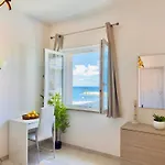 Demetra Seafront - Parking & Pool * كاستيل فولتورنو