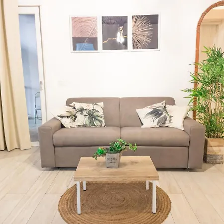 Demetra Seafront - Parking & Pool Apartment