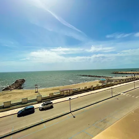 Demetra Seafront - Parking & Pool Apartment Castel Volturno