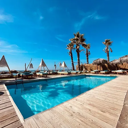Apartment Demetra Seafront - Parking & Pool Castel Volturno