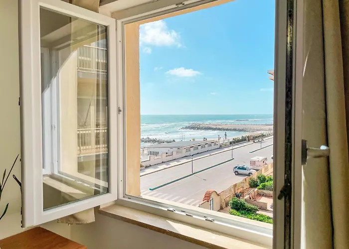 Demetra Seafront - Parking & Pool Apartament Castel Volturno