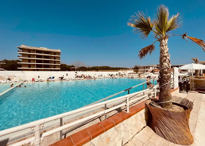 Demetra Seafront - Parking & Pool Apartament Castel Volturno