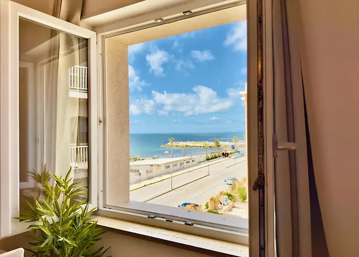 Apartament Demetra Seafront - Parking & Pool Castel Volturno