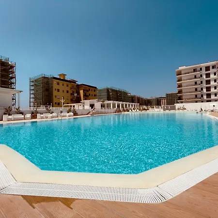 Demetra Seafront - Parking & Pool Apartamento Castel Volturno